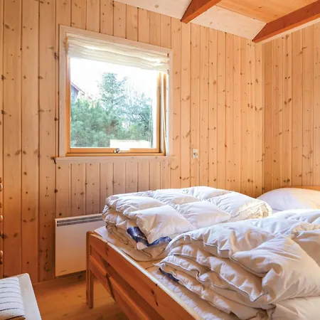 Gorgeous Home In Hovborg With Wifi 호프보리