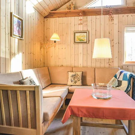 Gorgeous Home In Hovborg With Wifi * 호프보리